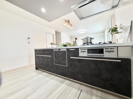 �L�b�`�� ��b���[�܂�ΖʃL�b�`���I�Ƒ��Ƃ̉�b���͂��݂܂�  