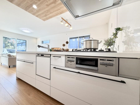 �L�b�`�� ��b���[�܂�ΖʃL�b�`���I�Ƒ��Ƃ̉�b���͂��݂܂�  