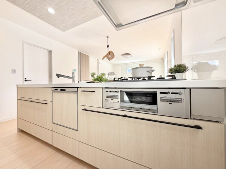 �L�b�`�� ��b���[�܂�ΖʃL�b�`���I�Ƒ��Ƃ̉�b���͂��݂܂�  