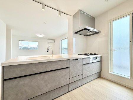 �L�b�`�� ���������y���݂ƐH�ׂ�K����͂���L�b�`��