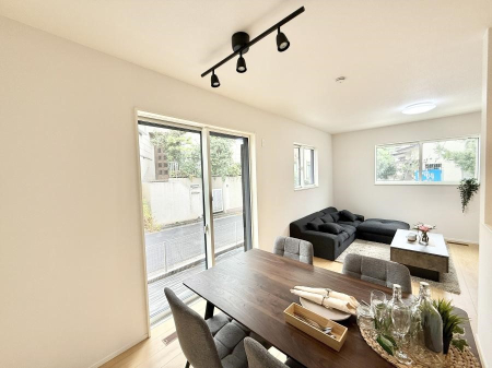 ���r���O ���������S�n�̂����A���z�̃��r���O