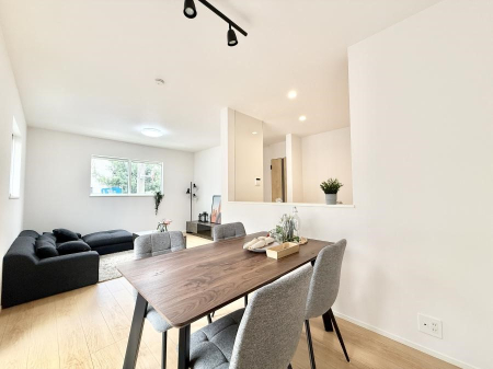 ���r���O ���������R�Ɖ�b�����܂��A�S�n�悢�ЂƂƂ�