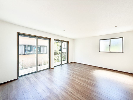 ���r���O ���̊Ԃɂ��Ƒ����W�܂����Ⴄ����ȃ��r���O�����ł����  