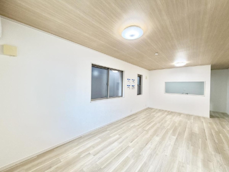 ���r���O ���������S�n�̂����A���z�̃��r���O