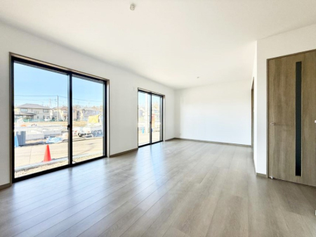 ���r���O ����