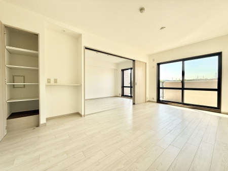 ���r���O �������z�������˂����ޖ��邢LDK�͉Ƒ��ł̂�т芰���܂�  