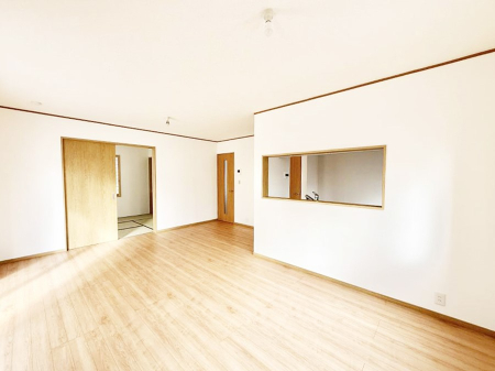 ���r���O ���������S�n�̂����A���z�̃��r���O