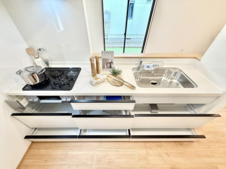 �L�b�`�� ����������������̂ŁA���邳�ƊJ���������Ղ�ȃL�b�`���I  