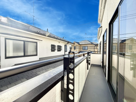 �o���R�j�[ ������ �G�߂̈ڂ낢����������J���I�ȋ�Ԃł�