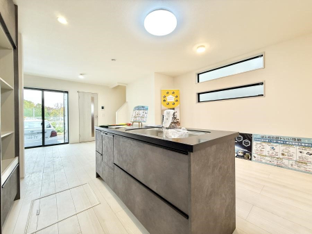 ���r���O ���������R�Ɖ�b�����܂��A�S�n�悢�ЂƂƂ�