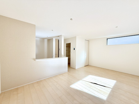 ���r���O ����