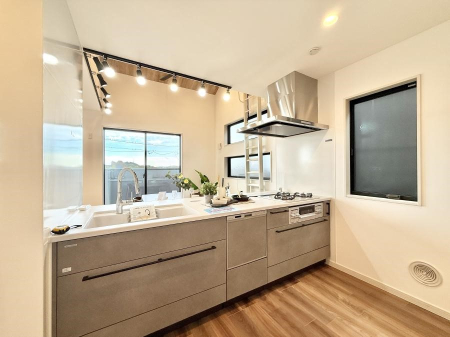 �L�b�`�� �������V���v���Ŕ������S�n�悢���Ԃ𐶂ރL�b�`�����