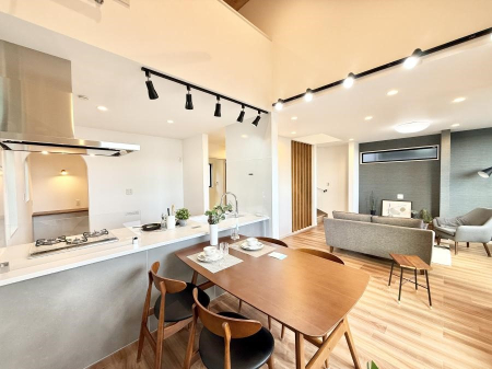 ���r���O �����������݂̂���Ɩ����S�n�悢�A���났�̃��r���O