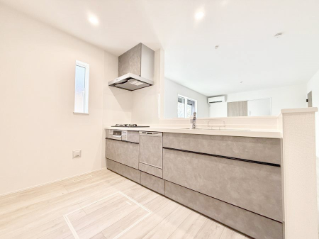 �L�b�`�� ����������������̂ŁA���邳�ƊJ���������Ղ�ȃL�b�`���I  