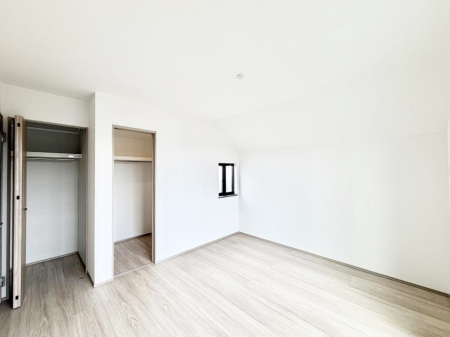 �Q�� ����