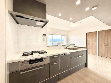 �L�b�`�� �����������������Ԃ����܂��A�Ί炠�ӂ��L�b�`��