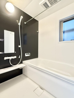 ���� �����������������F�����̕ǖʁA������芰����o�X���[��