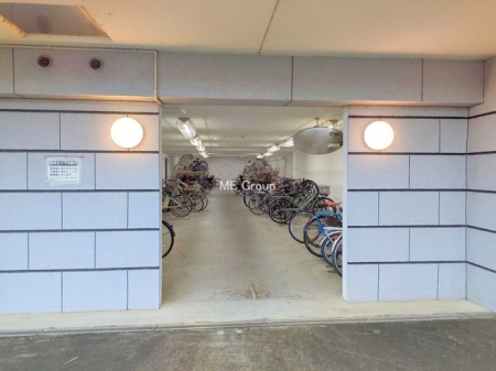 ���̑� �O�ρ��~�n���ɒ��֏���������Ă���A���]�Ԃ̗��p���X���[�Y�ł�