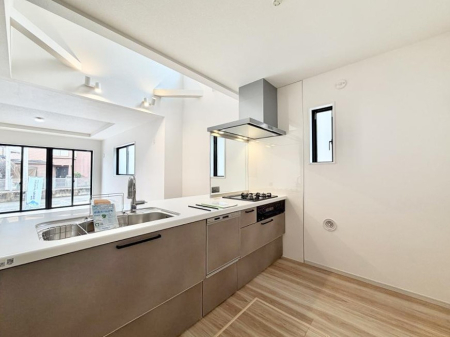 �L�b�`�� �������A�C�f�A�L����A�N���G�C�e�B�u�ȗ������