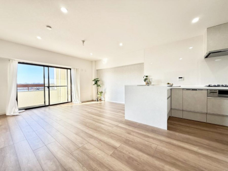 ���r���O ����