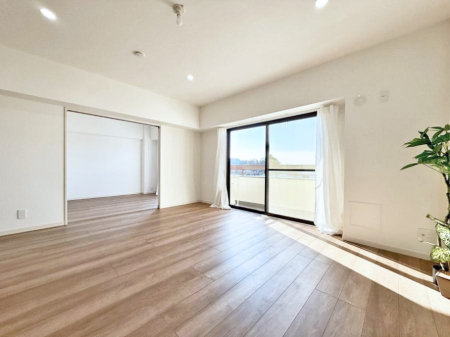 ���r���O ����