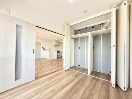 �Q�� ����