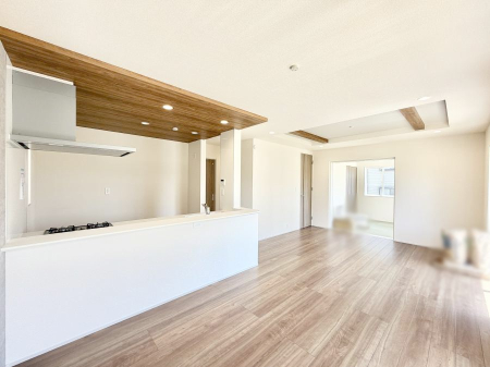 ���r���O ����