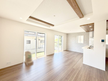 ���r���O ����