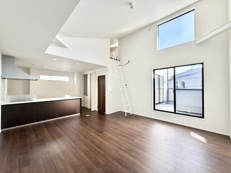 ���r���O ���������R�̌����������݁A���邢��Ԃ��L����܂�