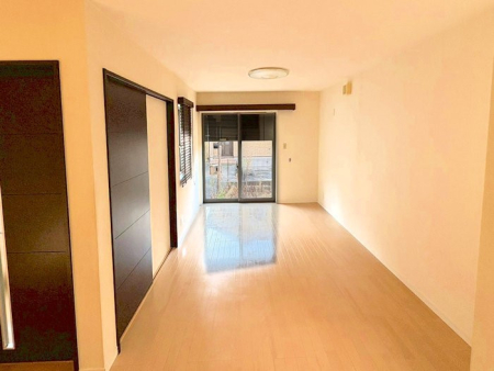 ���r���O ����