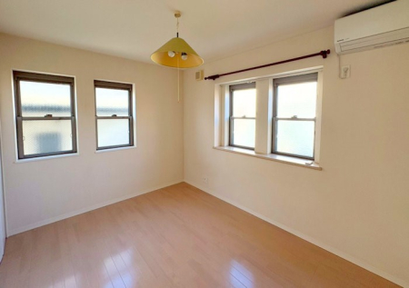 ���r���O ����