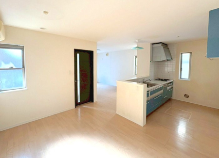 ���r���O ����