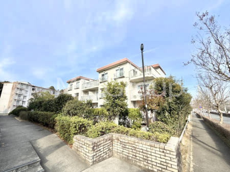 ���n�O�ώʐ^ �O�ρ����]�Ԃ��g�����Ƒ��ɂ����S�̒��փX�y�[�X��~�n���ɂ��p��