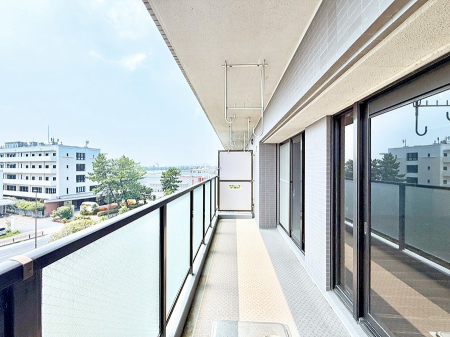 �o���R�j�[ ������ �G�߂̈ڂ낢����������J���I�ȋ�Ԃł�