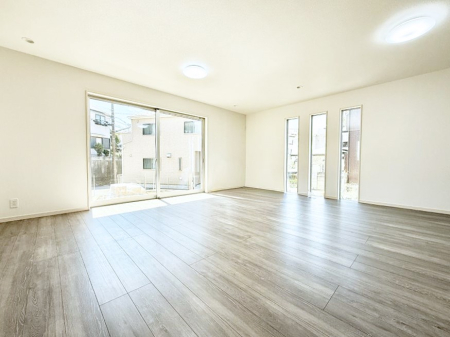 ���r���O �������z�������˂����ޖ��邢LDK�͉Ƒ��ł̂�т芰���܂�  