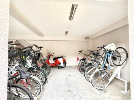 ���̑� �O�ρ����X�̈ړ��ɕ֗��Ȓ��փX�y�[�X����������m�ۂ���Ă��܂�