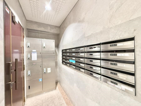 ���̑� �O�ρ����S�ŃX���[�Y�ɉו����󂯎��āA�Z��������ɍœK