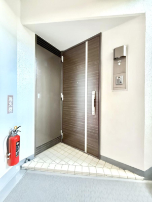 ���� �O�ρ� �V���v���Ŕ������A�Z�܂��̑���ۂ��ʂ錺�ւł�