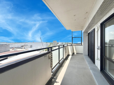 �o���R�j�[ ������ �G�߂̈ڂ낢����������J���I�ȋ�Ԃł�