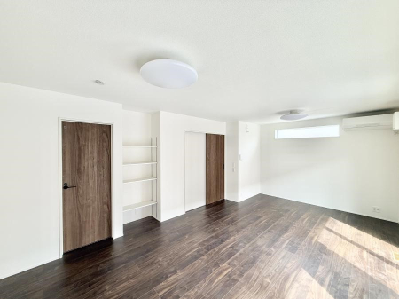 ���r���O ���������S�n�̂����A���z�̃��r���O