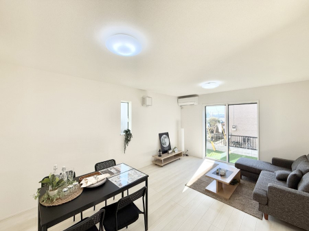 ���r���O ���������S�n�̂����A���z�̃��r���O