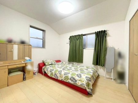 ���̑����� �傫�ȑ�����̗z�˂������ꂵ���ł���  