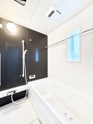 ���� �����������������F�����̕ǖʁA������芰����o�X���[��