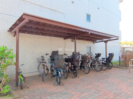 ���̑� �O�ρ����]�Ԃ��g�����Ƒ��ɂ����S�̒��փX�y�[�X��~�n���ɂ��p��