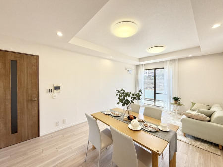 ���r���O ���������S�n�̂����A���z�̃��r���O