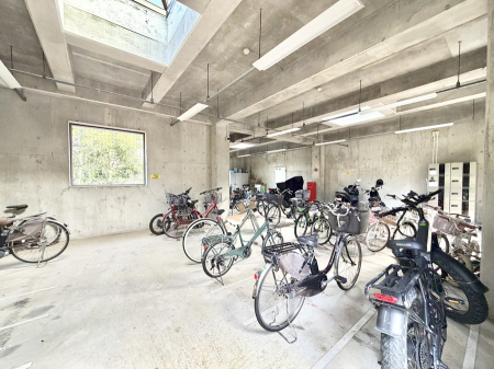 ���n�O�ώʐ^ �O�ρ�������Ɛ������ꂽ���֏�ŁA���]�Ԃ̕ۊǂ����S�ł�