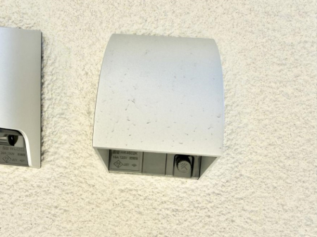 ���̑����� �ݔ������O�ɓd���R���Z���g������΁A�������@�ő���O�ǂ�|������ȂǕ֗��ł��B