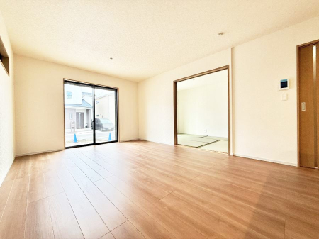 ���r���O ����