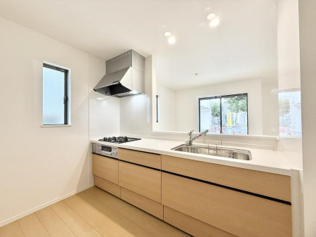 �L�b�`�� ����������̂ŁA���邳�ƊJ���������Ղ�ȃL�b�`���I  