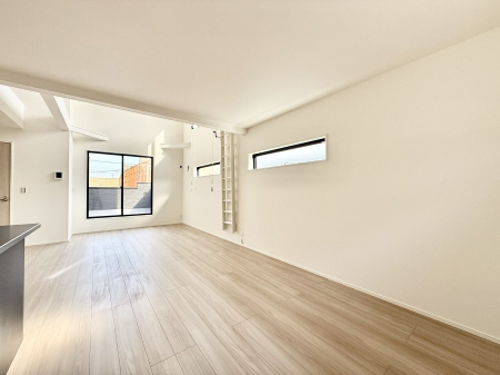 ���r���O ������2�K���r���O�́A�Ƒ��̃v���C�x�[�g��������Ԃł�  